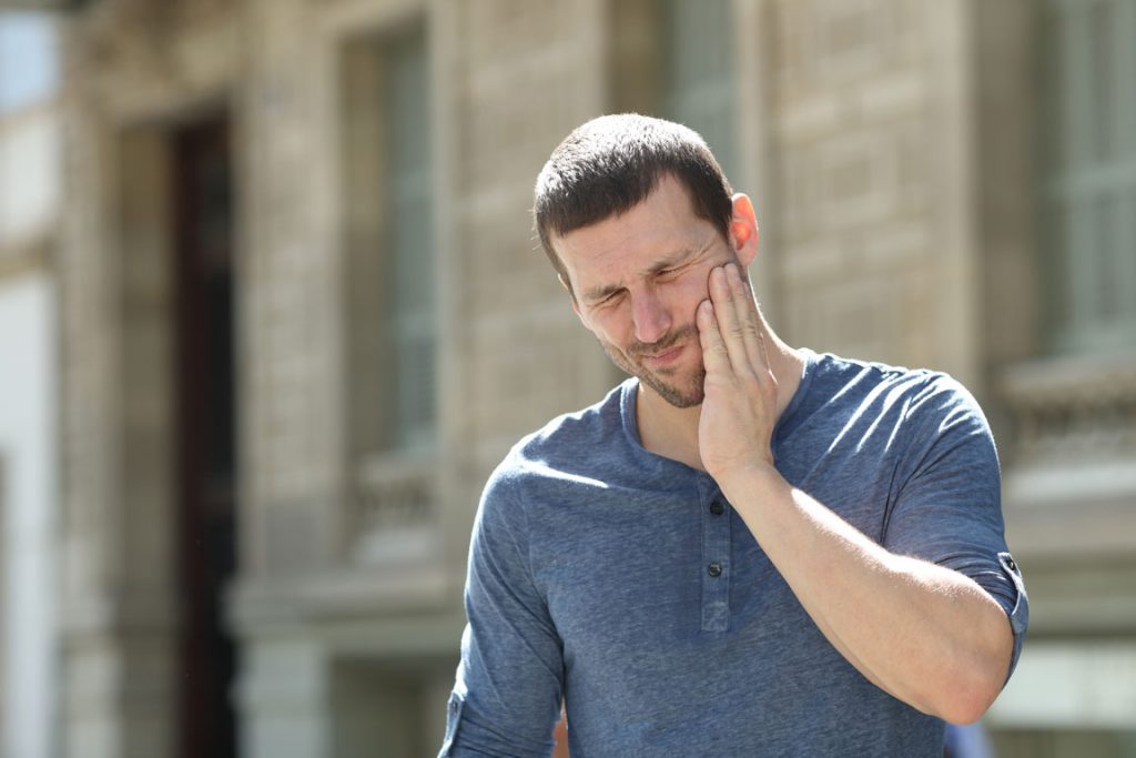 Man experiencing tmj disorder related jaw pain