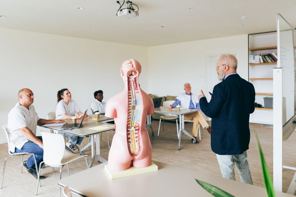 symposium-of-doctors-updating-on-new-medical chiropractic school